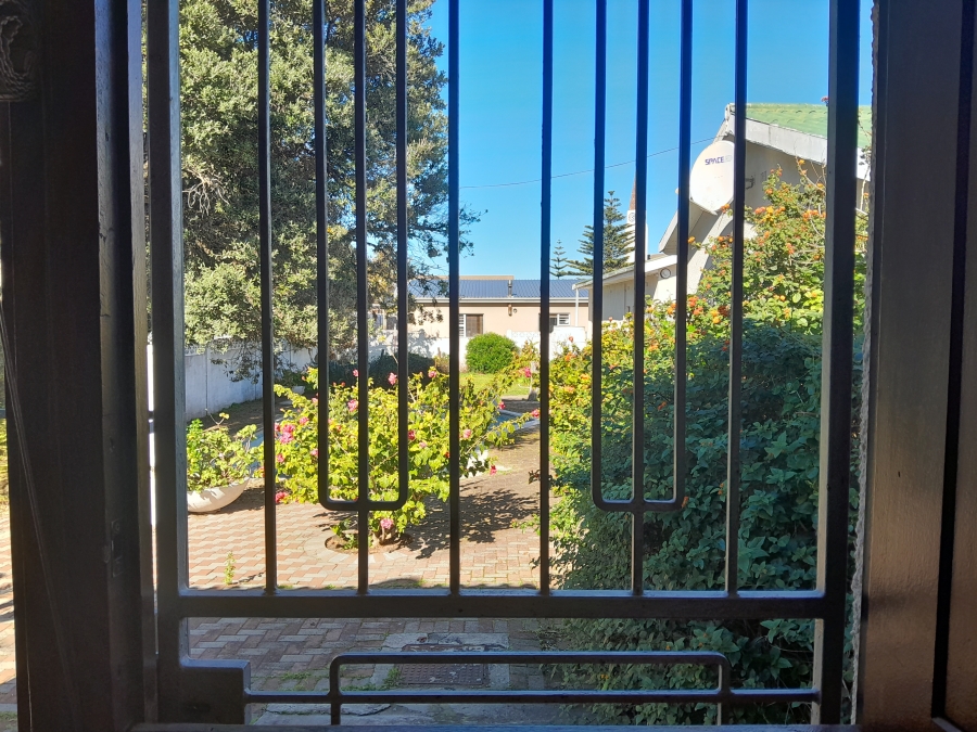 4 Bedroom Property for Sale in Gansbaai Central Western Cape